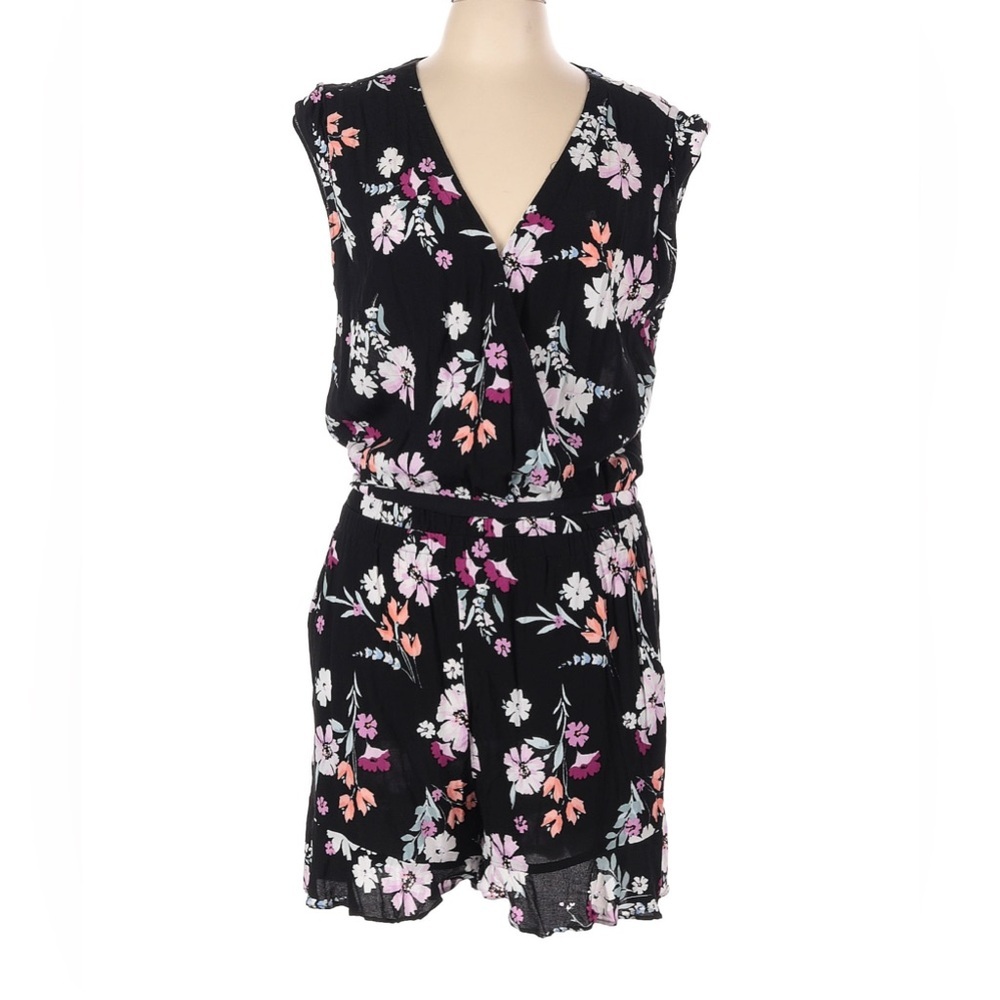 Loft flowery romper with pockets. NWOT. Size small.
